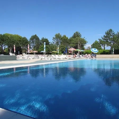 Apartamento With Balcony In A With Pool *