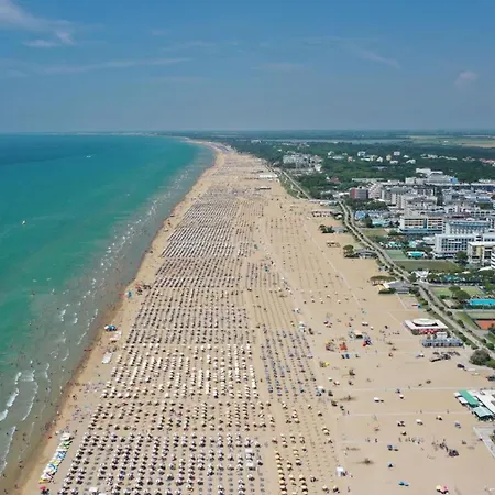 With Balcony In A With Pool Apartamento Bibione